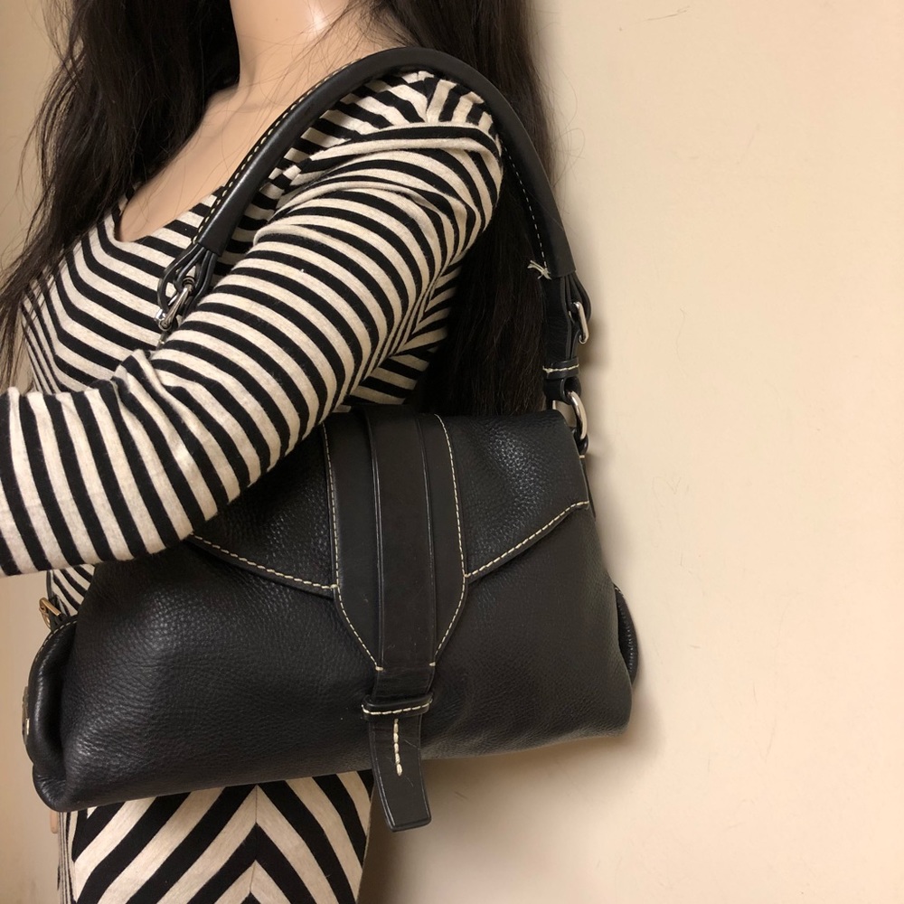TUMI NOHO BLACK PEBBLED LEATHER SHOULDER LOOPING
